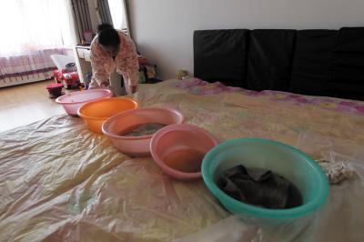 蓬安楼上漏水，住户失联，小区没物管，业主维权难！律师来支招……